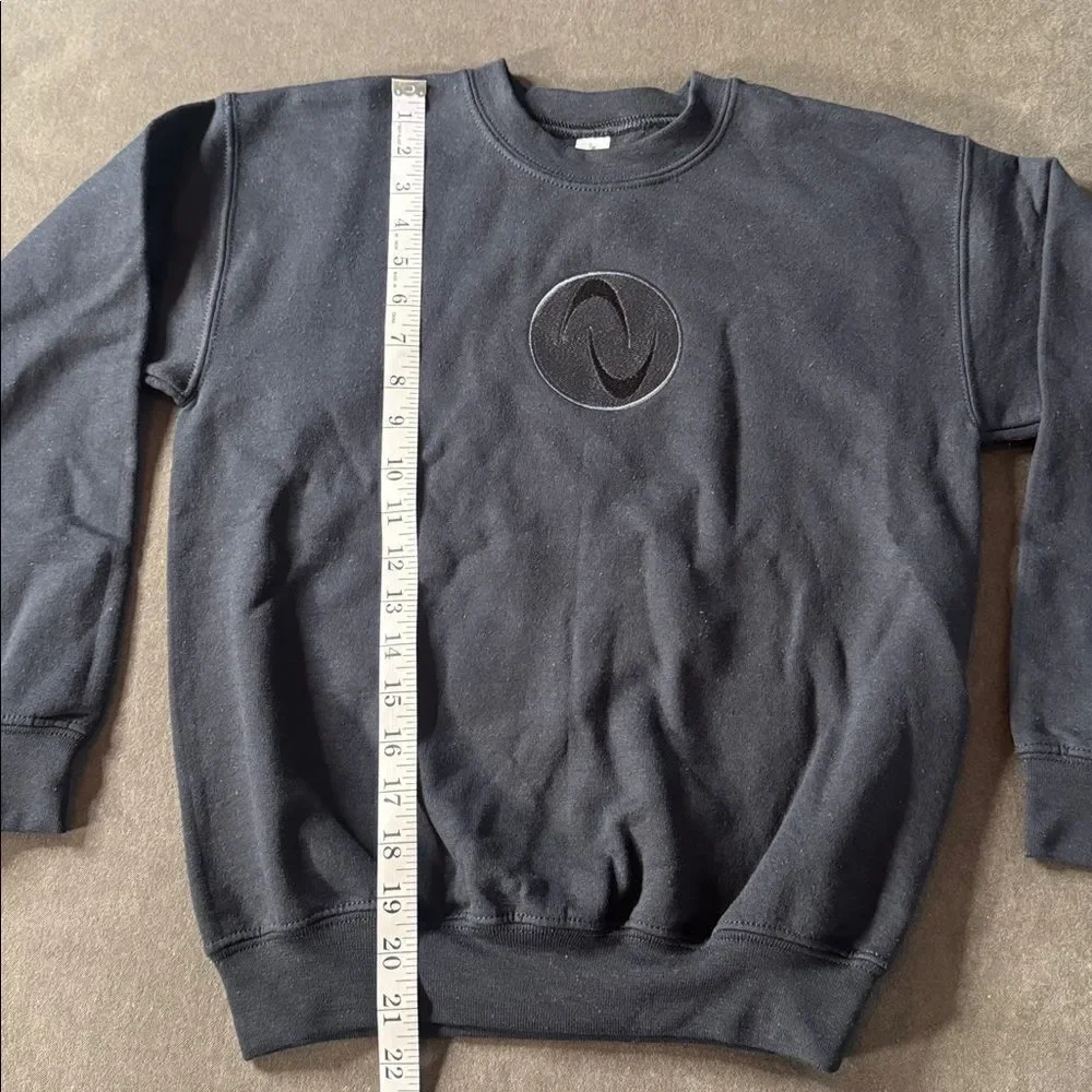 Youth Unisex Athletes Unlimited Black Crew Neck Sweater Long Sleeve Size M NEW
